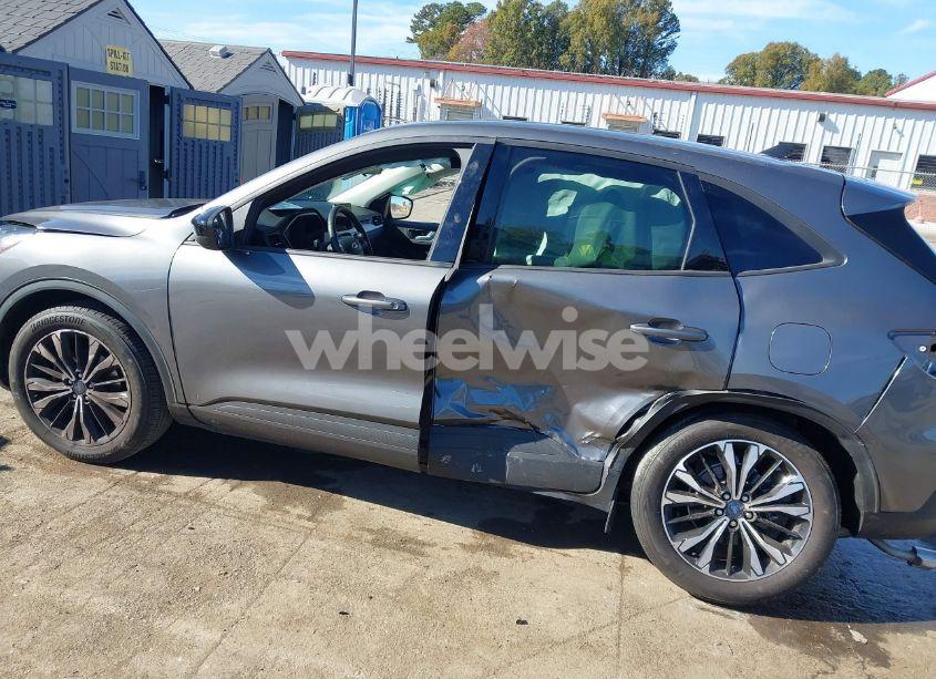 Photo 14 of 2021 Ford Escape SE (VIN 1FMCU0G68MUA37044)