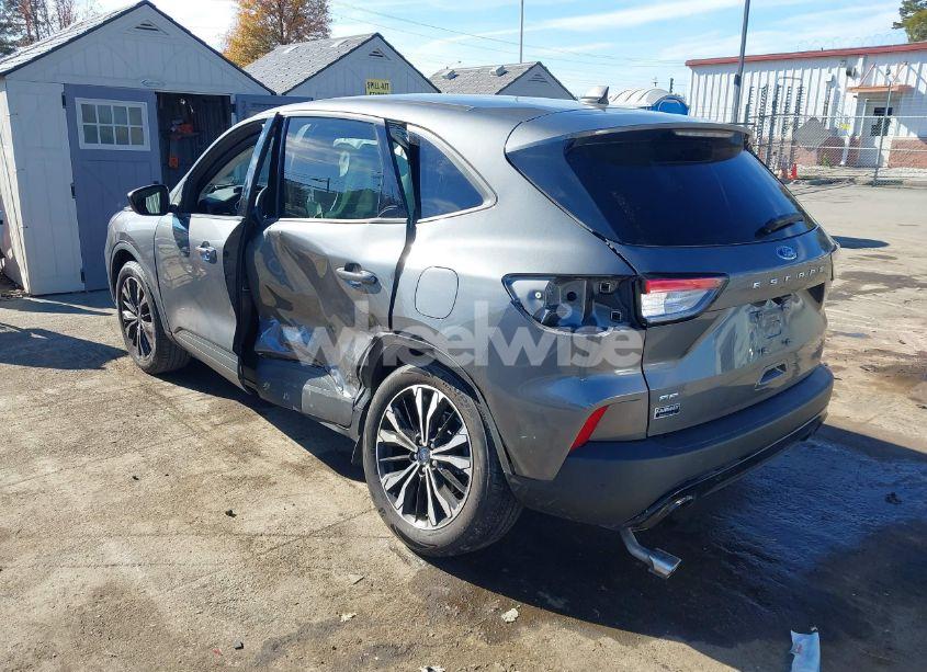 Photo 3 of 2021 Ford Escape SE (VIN 1FMCU0G68MUA37044)