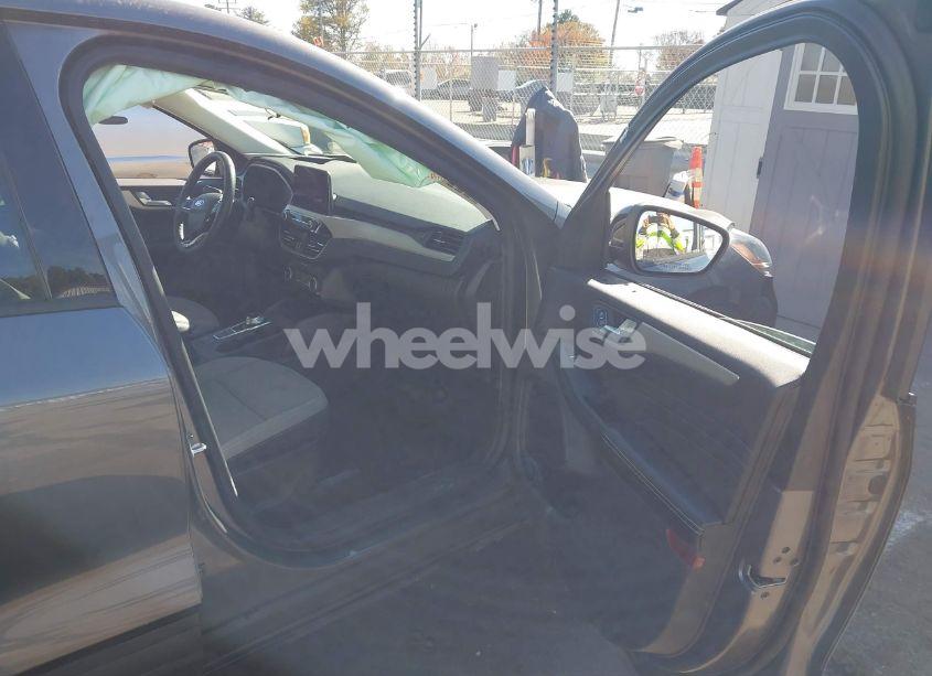 Photo 5 of 2021 Ford Escape SE (VIN 1FMCU0G68MUA37044)