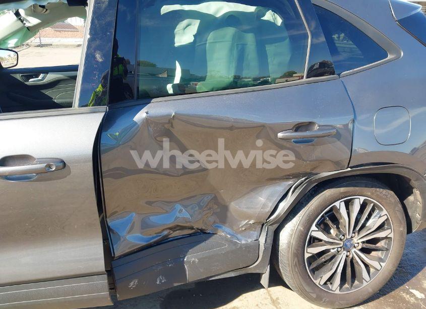 Photo 6 of 2021 Ford Escape SE (VIN 1FMCU0G68MUA37044)