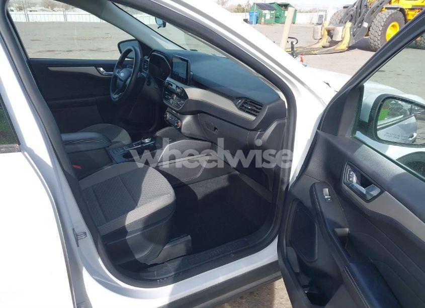 Photo 5 of 2021 Ford Escape SE (VIN 1FMCU0G68MUA90164)