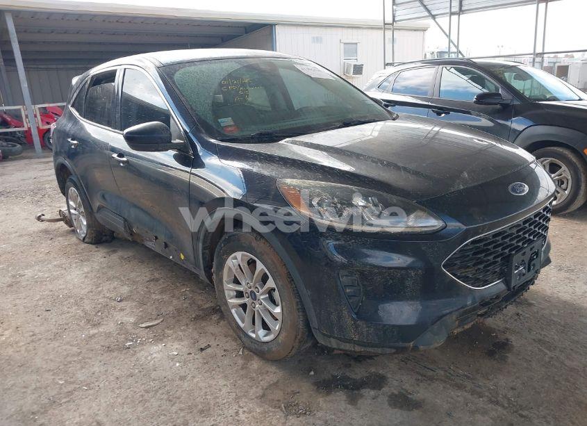 2021 Ford Escape SE (VIN 1FMCU0G68MUB00398) main photo