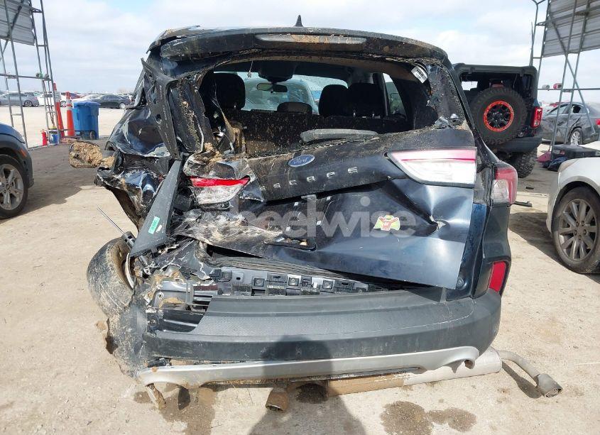 Photo 16 of 2021 Ford Escape SE (VIN 1FMCU0G68MUB00398)