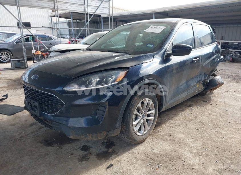 Photo 2 of 2021 Ford Escape SE (VIN 1FMCU0G68MUB00398)