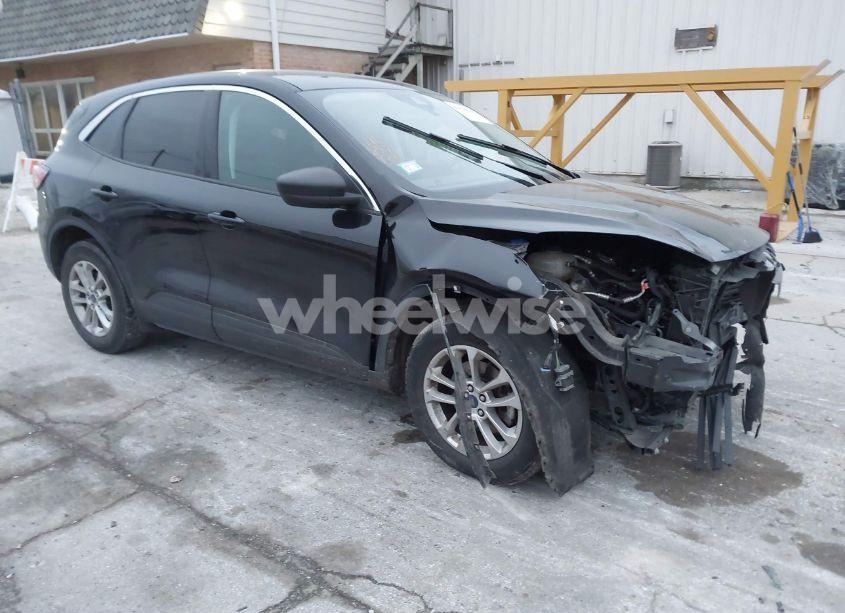 2022 Ford Escape SE (VIN 1FMCU0G68NUA24828) main photo