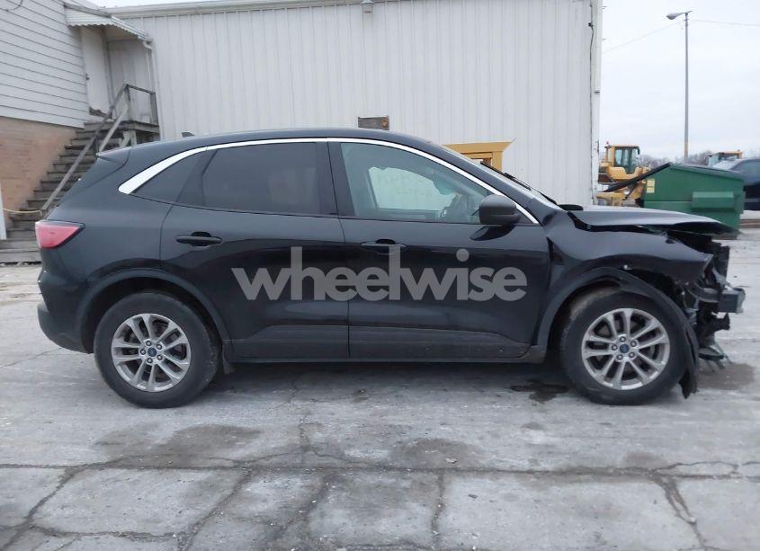 Photo 14 of 2022 Ford Escape SE (VIN 1FMCU0G68NUA24828)