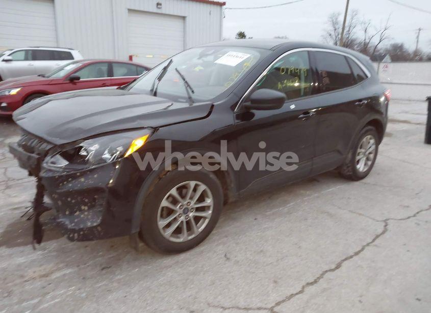 Photo 2 of 2022 Ford Escape SE (VIN 1FMCU0G68NUA24828)