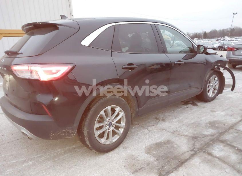 Photo 4 of 2022 Ford Escape SE (VIN 1FMCU0G68NUA24828)