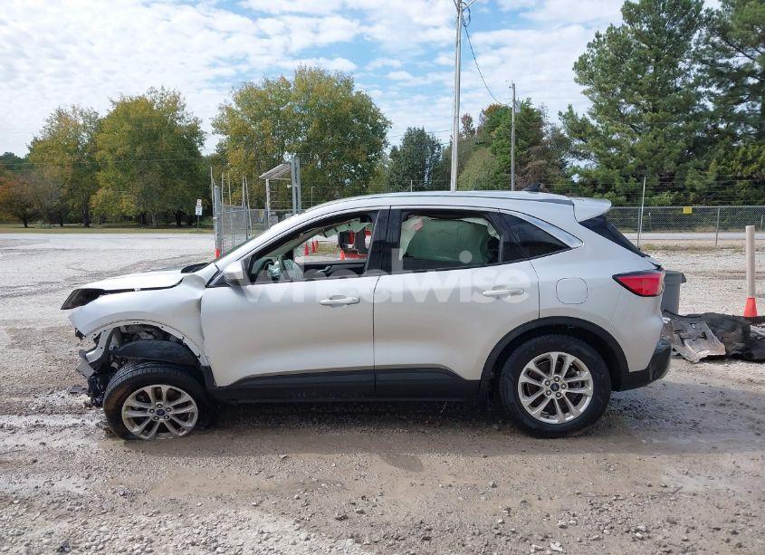 Photo 15 of 2020 Ford Escape SE (VIN 1FMCU0G69LUA05847)