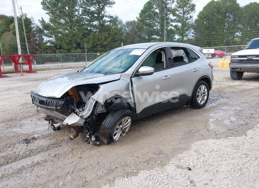 Photo 2 of 2020 Ford Escape SE (VIN 1FMCU0G69LUA05847)