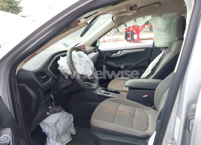 Photo 5 of 2020 Ford Escape SE (VIN 1FMCU0G69LUA05847)