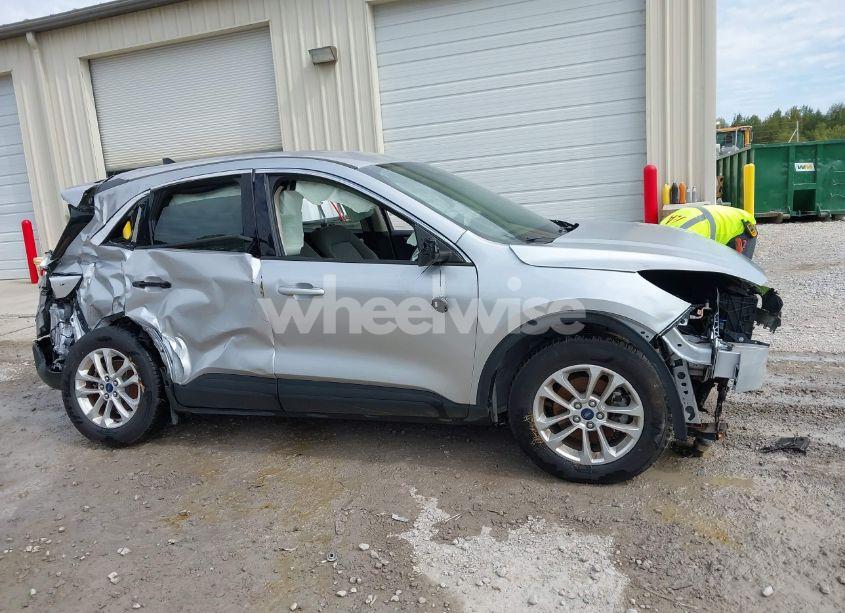 Photo 6 of 2020 Ford Escape SE (VIN 1FMCU0G69LUA05847)