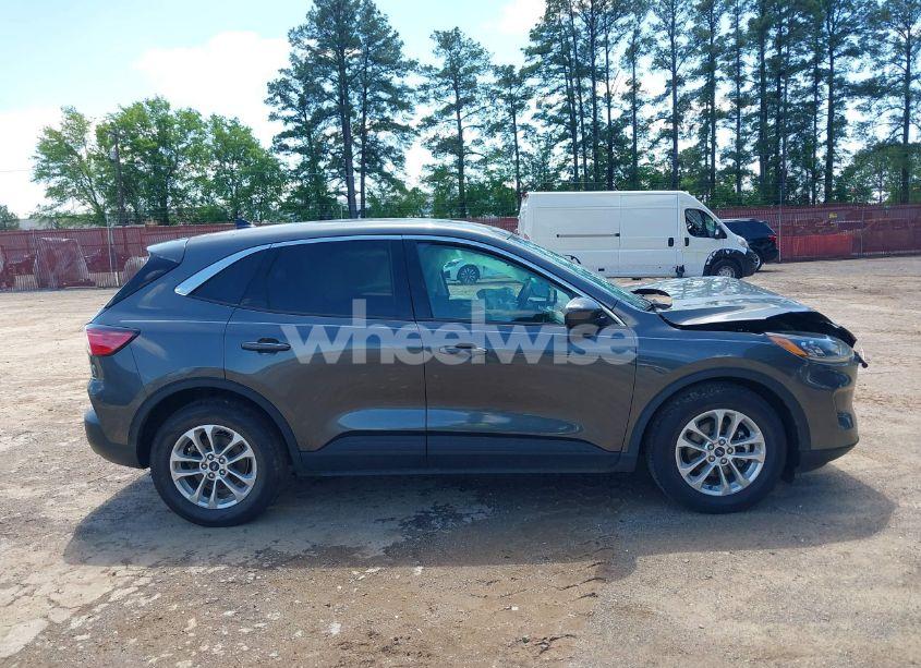 Photo 13 of 2020 Ford Escape SE (VIN 1FMCU0G69LUA23118)