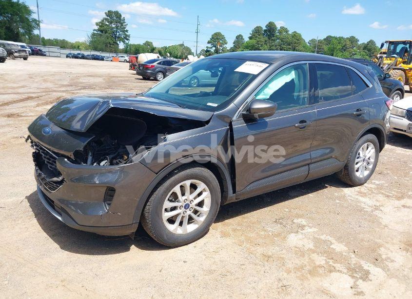 Photo 2 of 2020 Ford Escape SE (VIN 1FMCU0G69LUA23118)