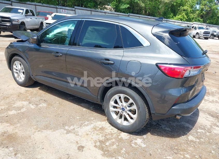 Photo 3 of 2020 Ford Escape SE (VIN 1FMCU0G69LUA23118)