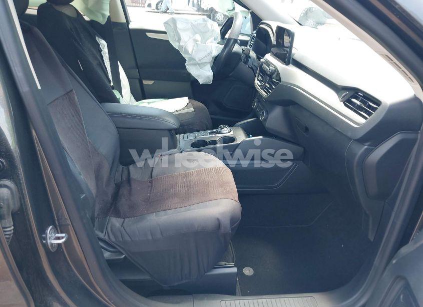 Photo 5 of 2020 Ford Escape SE (VIN 1FMCU0G69LUA23118)