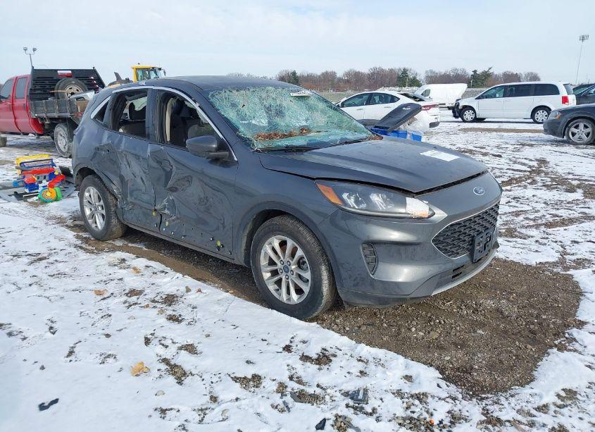 2020 Ford Escape SE (VIN 1FMCU0G69LUB00862) main photo