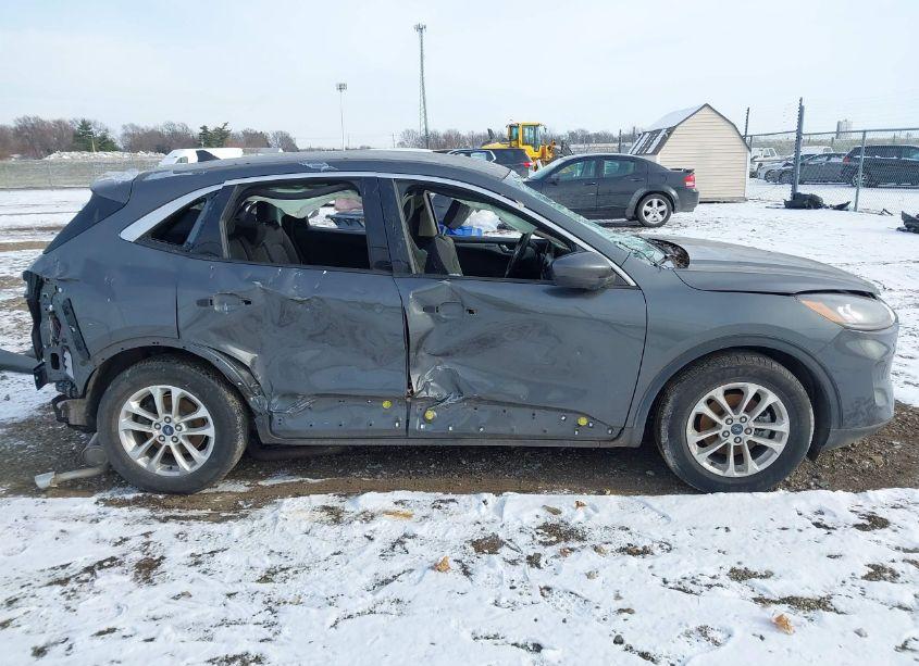 Photo 13 of 2020 Ford Escape SE (VIN 1FMCU0G69LUB00862)