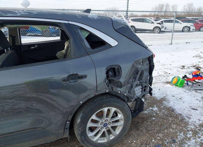 Photo 17 of 2020 Ford Escape SE (VIN 1FMCU0G69LUB00862)