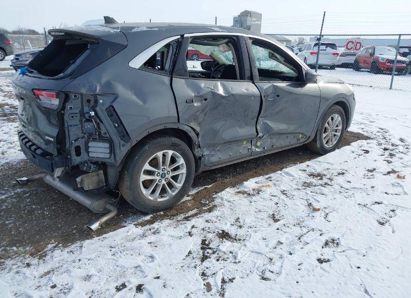 Photo 4 of 2020 Ford Escape SE (VIN 1FMCU0G69LUB00862)