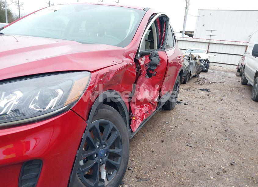 Photo 18 of 2020 Ford Escape SE (VIN 1FMCU0G69LUB02336)