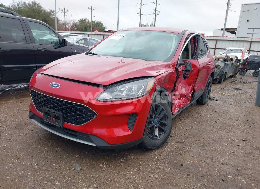 Photo 2 of 2020 Ford Escape SE (VIN 1FMCU0G69LUB02336)