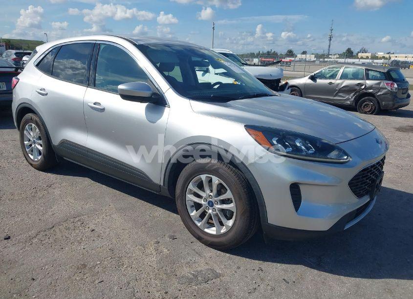 2020 Ford Escape SE (VIN 1FMCU0G69LUB18701) main photo