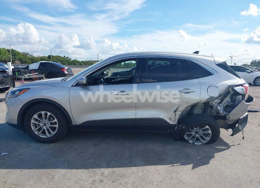 Photo 14 of 2020 Ford Escape SE (VIN 1FMCU0G69LUB18701)