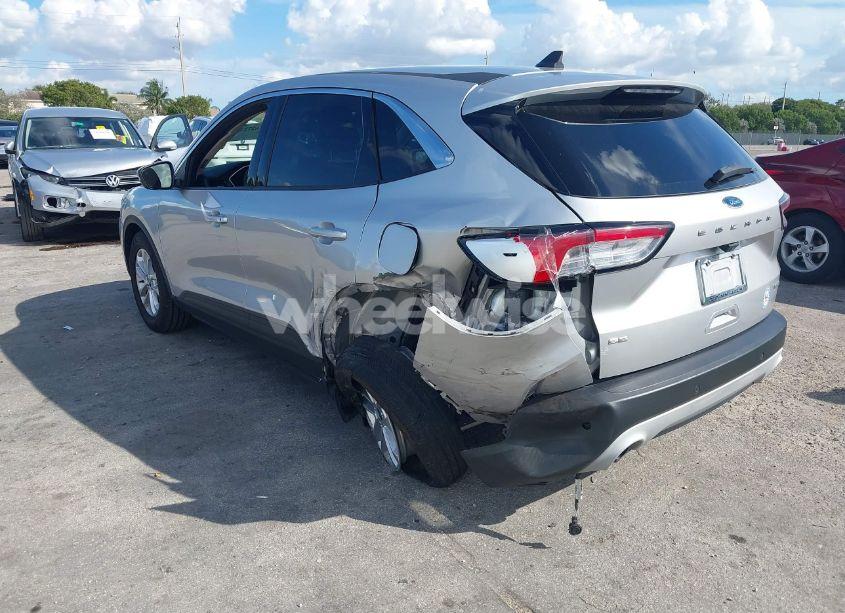 Photo 3 of 2020 Ford Escape SE (VIN 1FMCU0G69LUB18701)