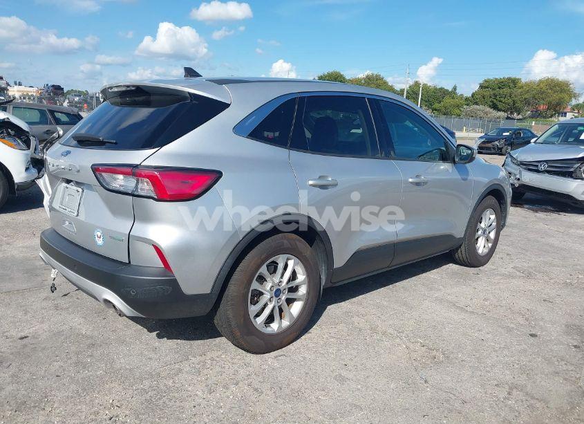 Photo 4 of 2020 Ford Escape SE (VIN 1FMCU0G69LUB18701)