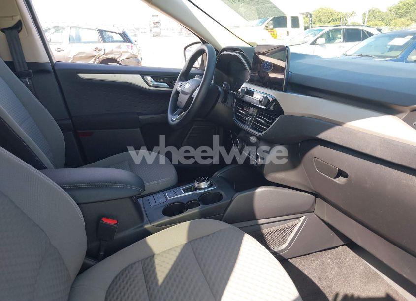 Photo 5 of 2020 Ford Escape SE (VIN 1FMCU0G69LUB18701)