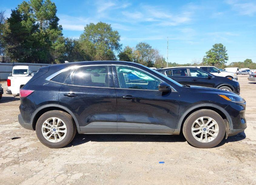 Photo 13 of 2020 Ford Escape SE (VIN 1FMCU0G69LUB41279)