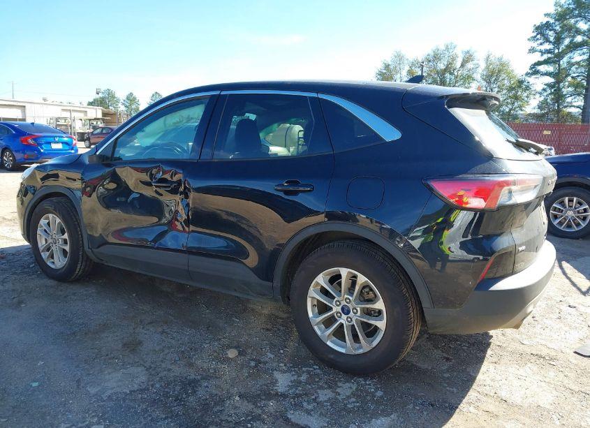 Photo 3 of 2020 Ford Escape SE (VIN 1FMCU0G69LUB41279)