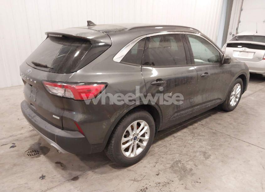 Photo 4 of 2020 Ford Escape SE (VIN 1FMCU0G69LUB67574)