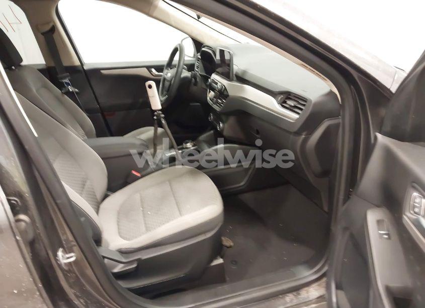 Photo 5 of 2020 Ford Escape SE (VIN 1FMCU0G69LUB67574)