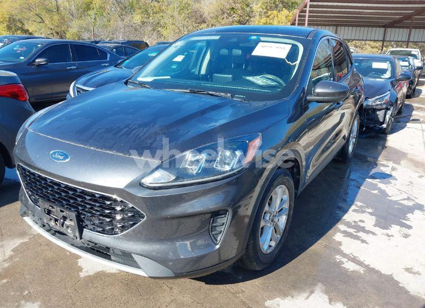 Photo 2 of 2020 Ford Escape SE (VIN 1FMCU0G69LUB92961)