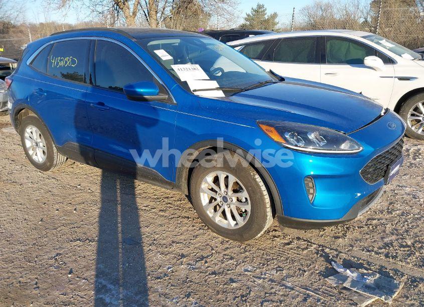 2020 Ford Escape SE (VIN 1FMCU0G69LUB93236) main photo
