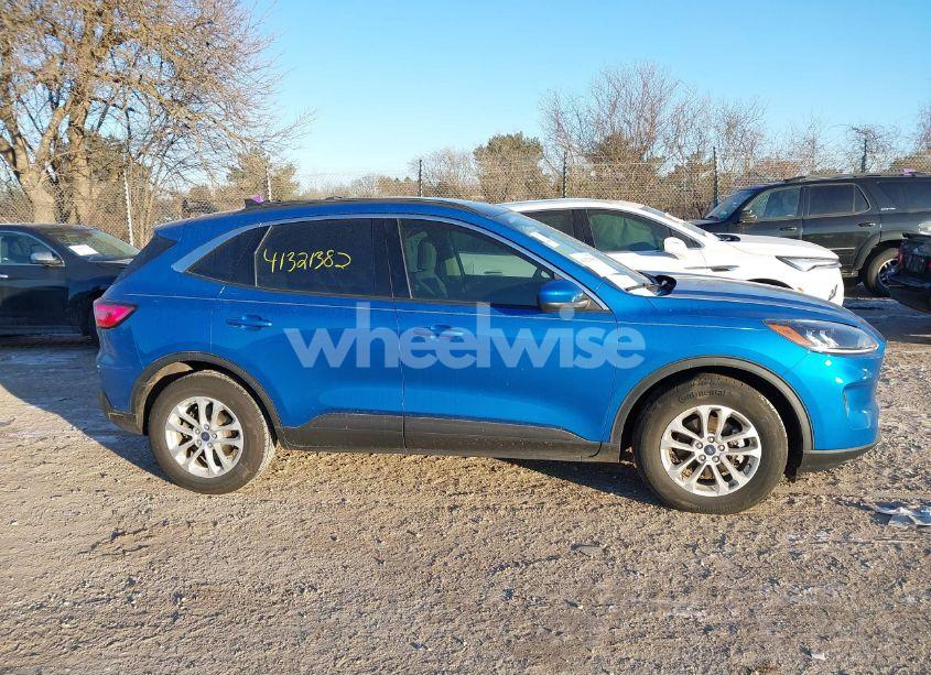 Photo 13 of 2020 Ford Escape SE (VIN 1FMCU0G69LUB93236)