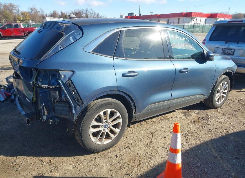 Photo 4 of 2020 Ford Escape SE (VIN 1FMCU0G69LUC02436)