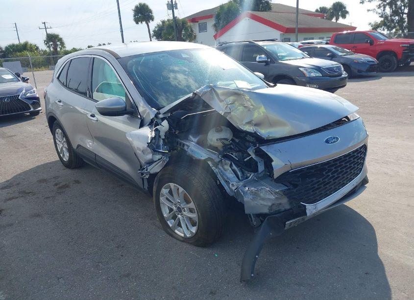 2021 Ford Escape SE (VIN 1FMCU0G69MUA59814) main photo