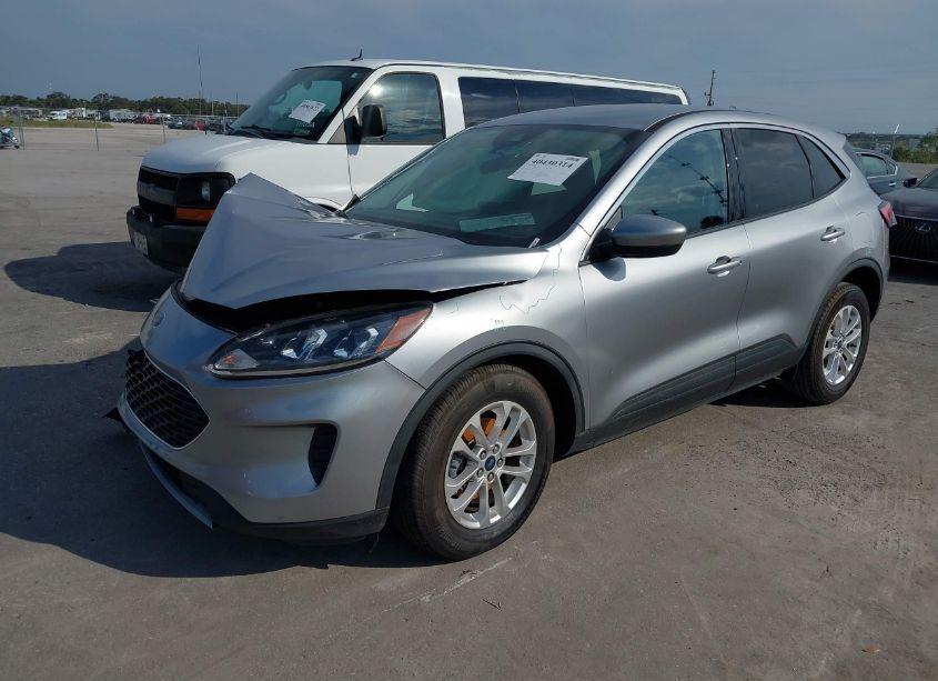 Photo 2 of 2021 Ford Escape SE (VIN 1FMCU0G69MUA59814)
