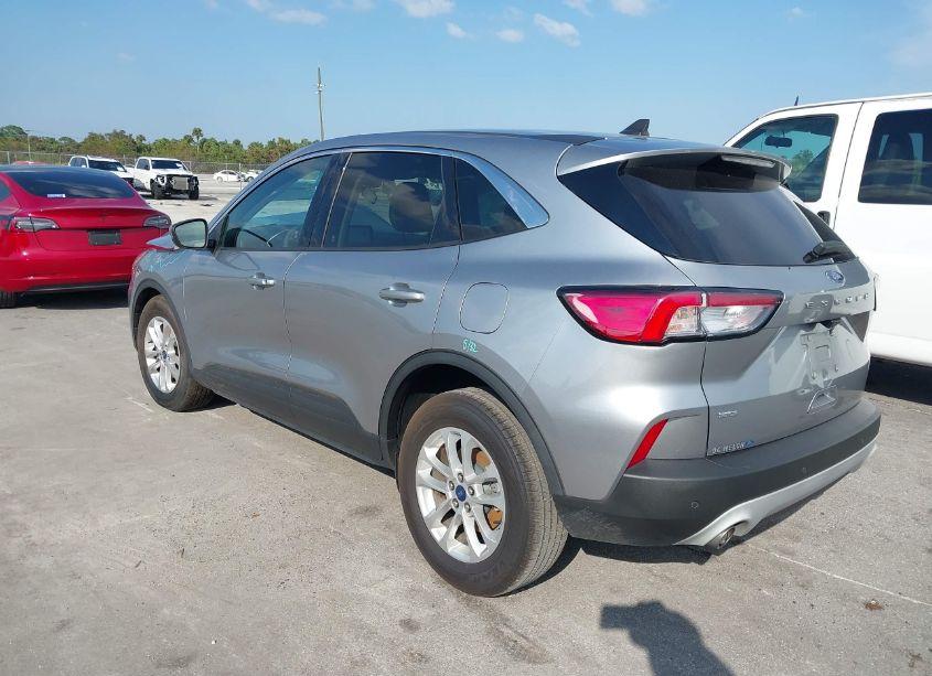 Photo 3 of 2021 Ford Escape SE (VIN 1FMCU0G69MUA59814)