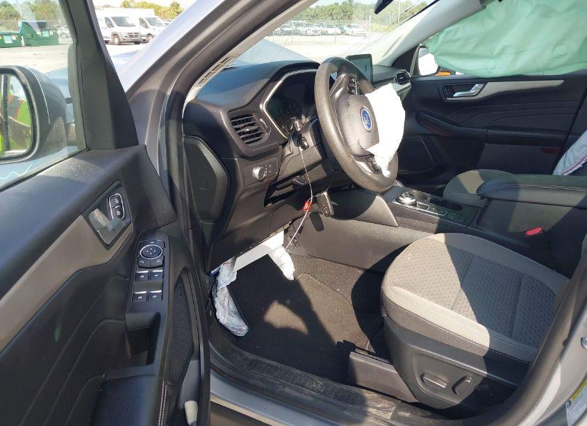 Photo 5 of 2021 Ford Escape SE (VIN 1FMCU0G69MUA59814)