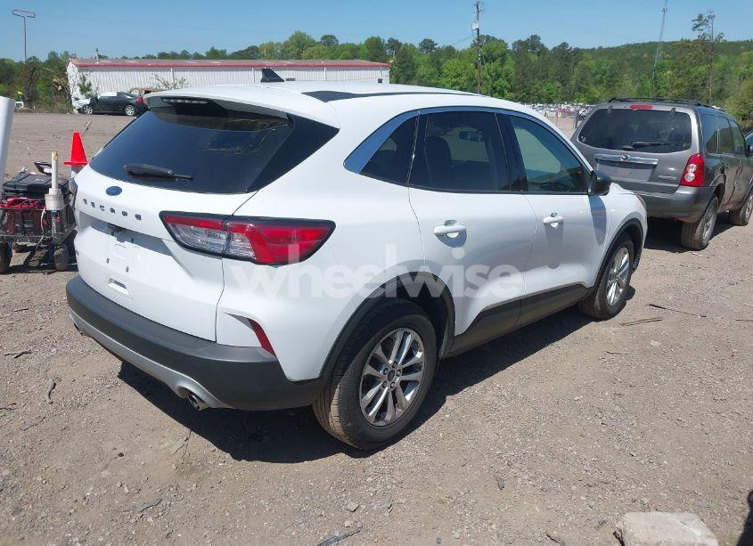 Photo 4 of 2022 Ford Escape SE (VIN 1FMCU0G69NUA47311)