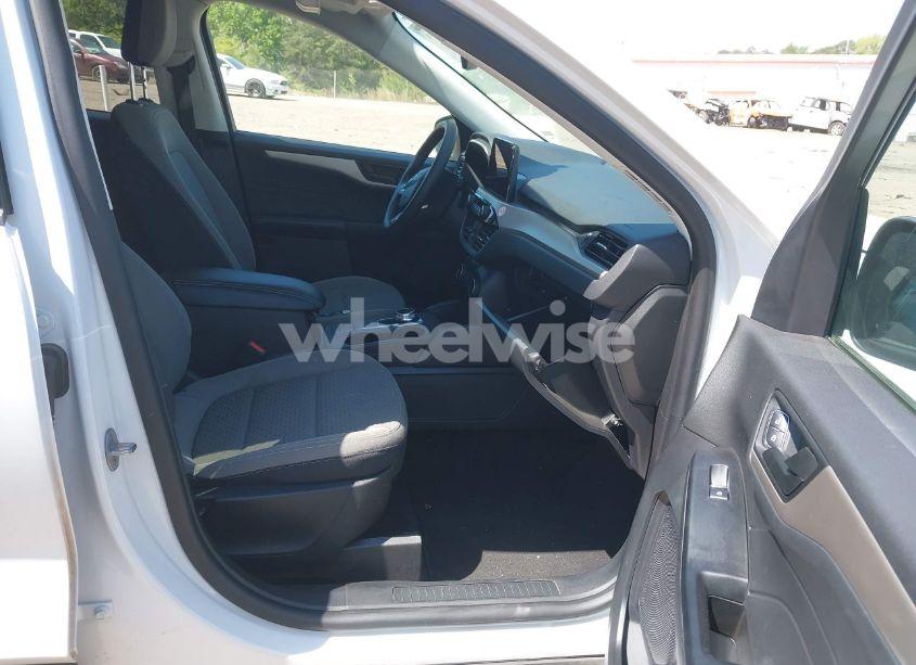 Photo 5 of 2022 Ford Escape SE (VIN 1FMCU0G69NUA47311)