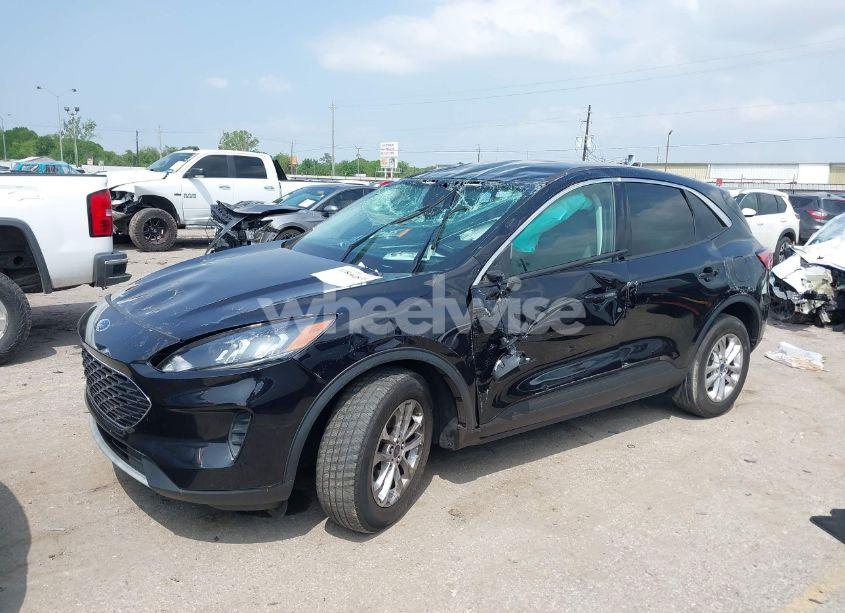Photo 2 of 2022 Ford Escape SE (VIN 1FMCU0G69NUA91843)