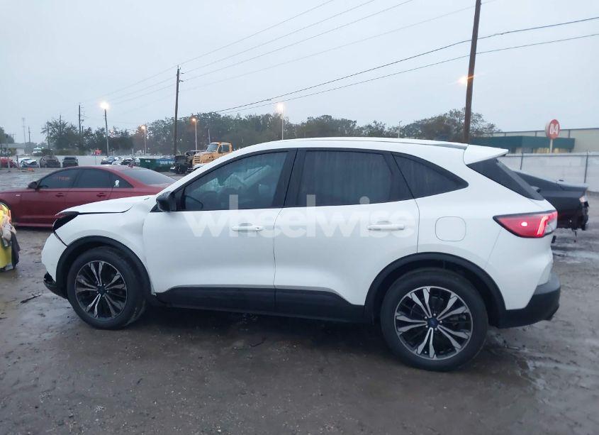 Photo 15 of 2022 Ford Escape SE (VIN 1FMCU0G69NUB38739)