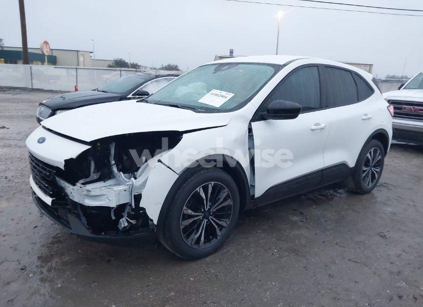 Photo 2 of 2022 Ford Escape SE (VIN 1FMCU0G69NUB38739)