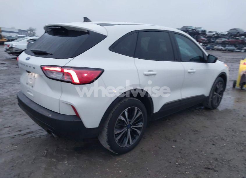 Photo 4 of 2022 Ford Escape SE (VIN 1FMCU0G69NUB38739)