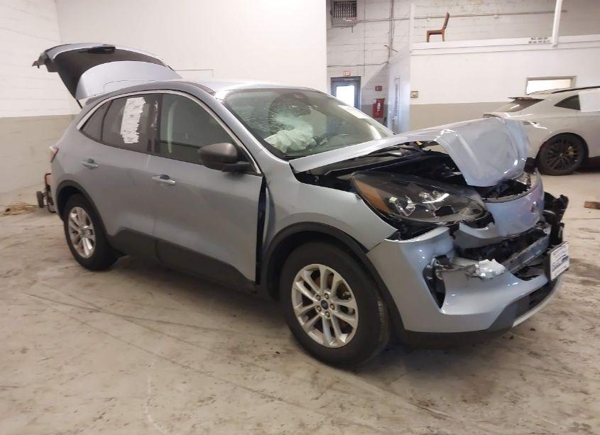 2022 Ford Escape SE (VIN 1FMCU0G69NUB49501) main photo